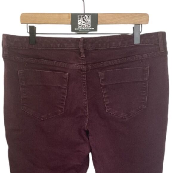 MOSSIMO by Target burgundy denim mid rise jeans // 14 - Picture 5 of 10